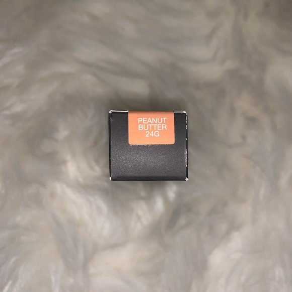 HUDA Beauty Overachiever Concealer - Picture 3 of 3